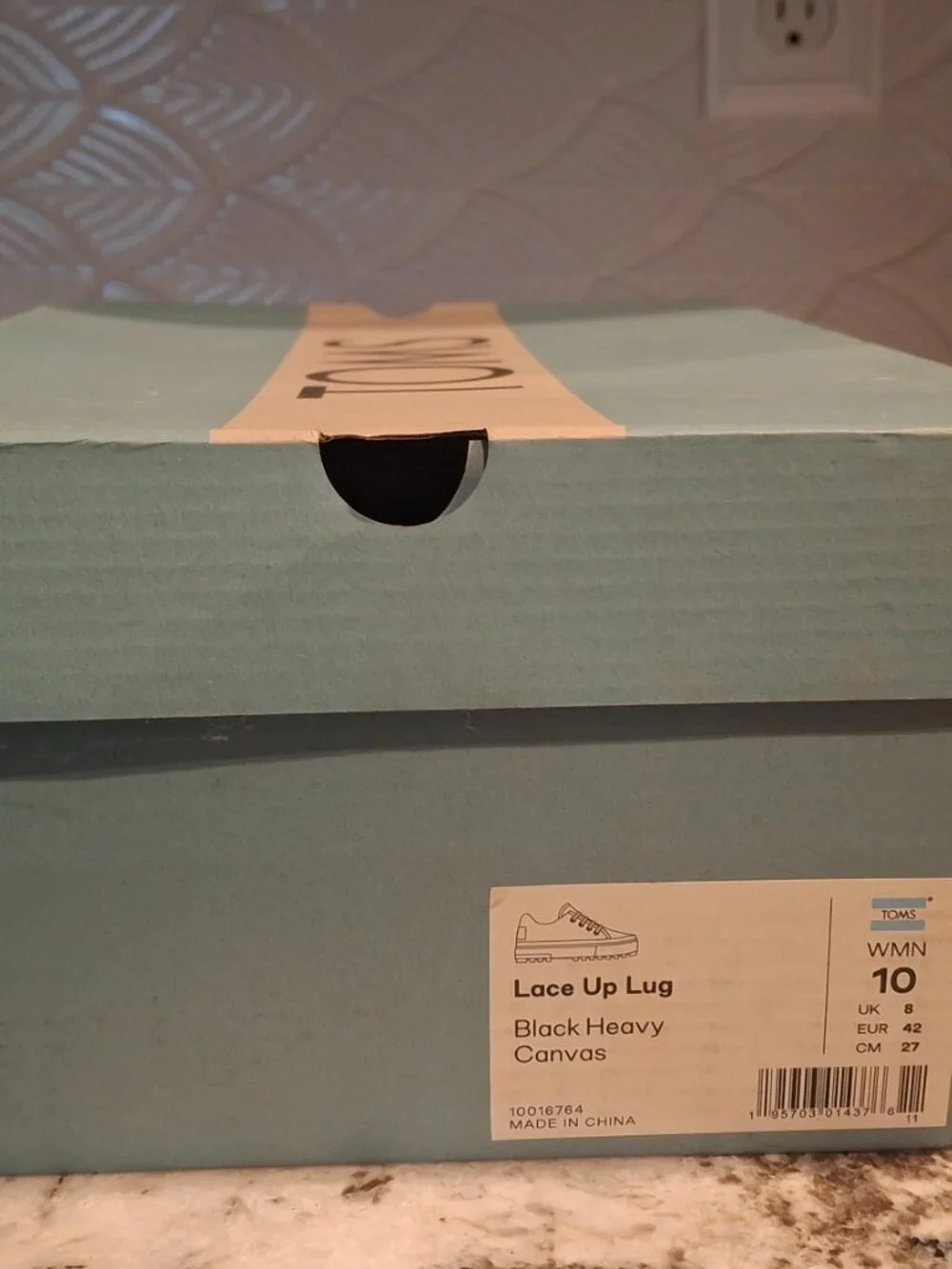 NIB womens TOMS black canvas chunky sole lugs size 10